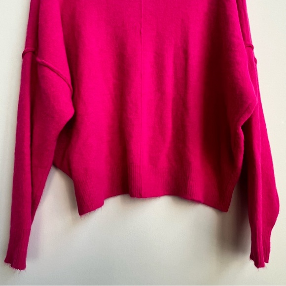 Evereve Rochelle Off Shoulder Pullover Sweater Fushia Pink Medium Relaxed Soft - Picture 15 of 16